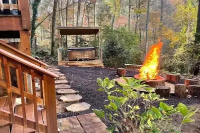 Image de Cozy cabin - hot tub! 1 Mile from down town Helen