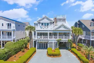 Image de East End 2nd Row with 4 bedrooms and 4 bathrooms