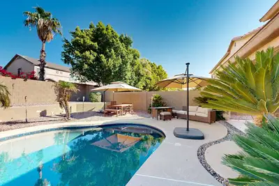 Image de Spacious home surrounded by palms with pool, grill, children's items, & W/D