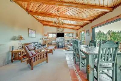 Image de Cloudcroft Cabin w\/ View ~ 4 Mi to Ski Cloudcroft!