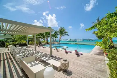 Lux 3 Bed Beachfront Villa w/ Infinity Pool + Gym