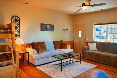 Image de Cozy cabin near Snow Valley ski resort and Santa's Village