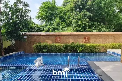 Image de 2 floors Thai-Bali Style, 4br 4Bathrooms, pool with Jacuzzi, 5mins-Jomtien Beach