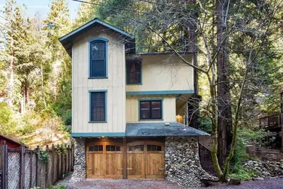 Image de Enchanting Storybook 3 Br Home in the Redwoods