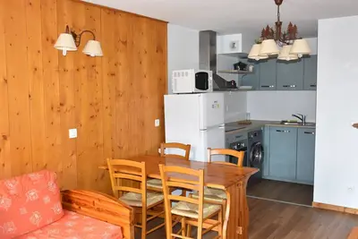 Image de Appartement cosy avec balcon, parking et piscine à 300m du centre et 500m des pistes