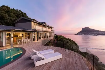 Image de Leopard Rock arguably the most exclusive and prominent position in Hout Bay.