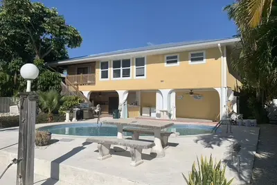 Image de 4 bedroom, canal front pool home in Key Colony Beach. Fishing, diving, golf.