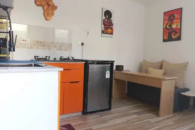 Image de 15 min max to CBDs, cozy, connected, unit for travelers and remote work