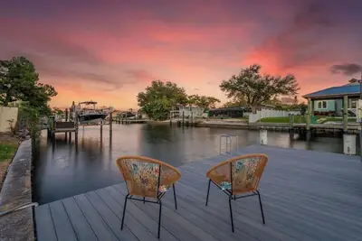 Image de ApolloBlue~WaterFront~Pool~Family~Dock~Bay Access