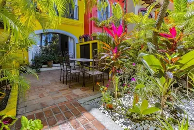 Image de Cozy 3br House - Front of Marina- Pool