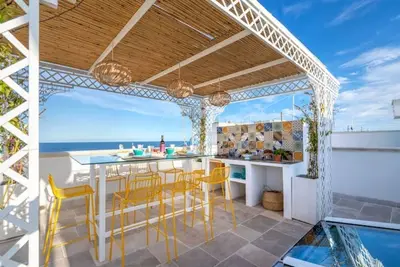 Image de Beautiful spacious seaside palazzo. Terrace panoramic sea views & dipping pool.