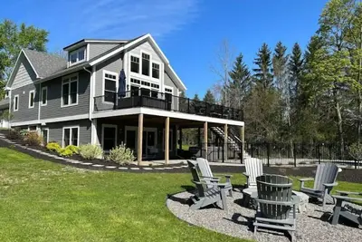 Image de Breathtaking Home with Private Pool & Lake Access