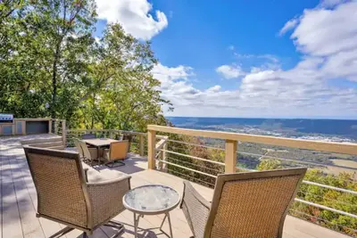 Image de Cozy house on the cliff with Breathtaking views!