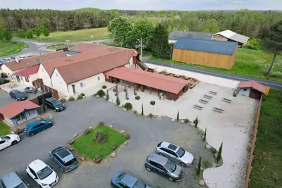 Image de Gite 55 couchages salle 200 m2