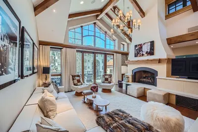 Image de Vail Row-House 303 Gore Creek Dr #7, Vail Village - Next to Bridge St & Gorsuch. Ski-in/Ski-out.