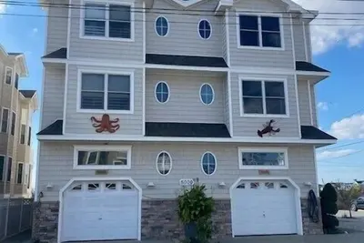 Image de Large Townhouse overlooking the Bay