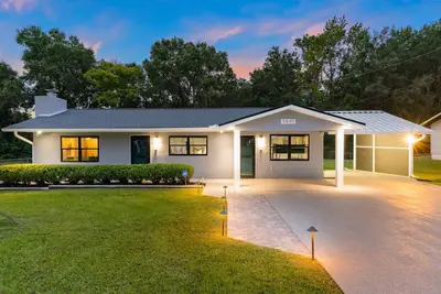 Image de Newly renovated stay with updated appliances, sunny interior, & W/D - dogs ok