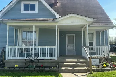 Image de Cozy home one block from shopping and dining in downtown Rockville