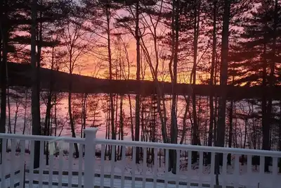 Image de Newly renovated Dog-friendly Lakefront Getaway with Fenced in back yard