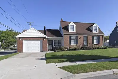 Image de The Westchester - Private, comfortable home minutes from the airport & shopping