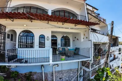 Image de 2br Oasis w/Ocean + City Views 1st floor