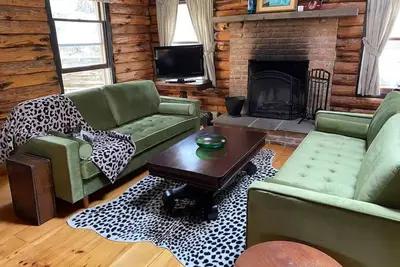 Image de Luxe Log Cabin Minutes From Skiing, Hiking, & More