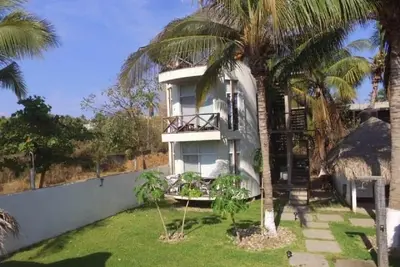 Image de Playa Bruja Zicatela Apt. 3, Beach Front, Kitchen, Ac, Starlink, Pool & More