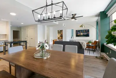 Image de Timeless Elegance: 4br Luxury Condo in New Orleans