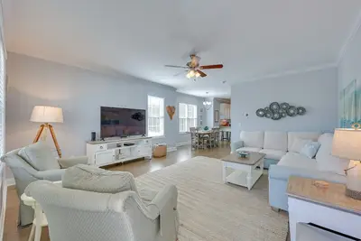 Image de Townhome w/ 2 Decks: Walk to Ocean!