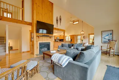 Image de West Dover Family Home w/ Game Room & Home Theater