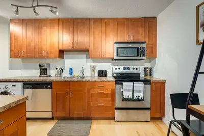 Image de Cozy 1 Bdrm + Near Dt Calgary