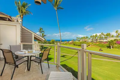 Image de Breathtaking ocean and fairway vistas from this top-floor condo!