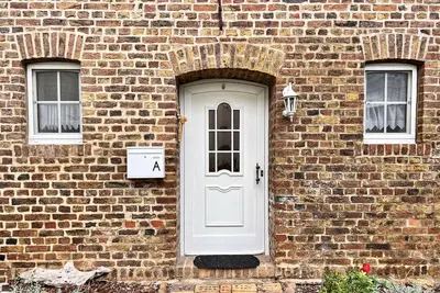 Image de Reihenhaus mit Garten in Schönem Innenhof