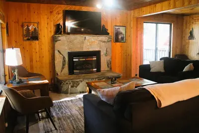 Image de Aspen Escape - Steps from town! Pet friendly, A/C!