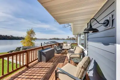 Image de Boat, Fish & Swim: Waterfront Fox Lake Gem!