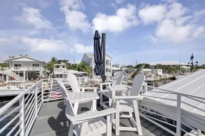 Waterfront Ground Level House in the Keys with Dockage