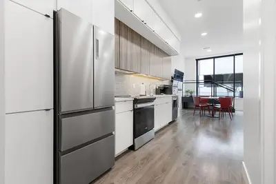 Image de Downtown! Brand New, Modern, Massive Studio with Kitchen + Game Room & Theater.