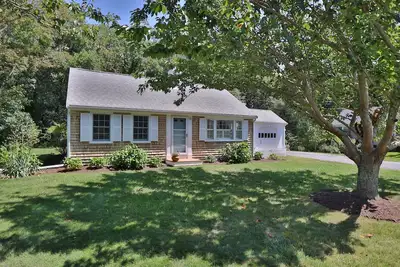 Image de Gingerbread Cottage - Cape Cod Bay Side Home