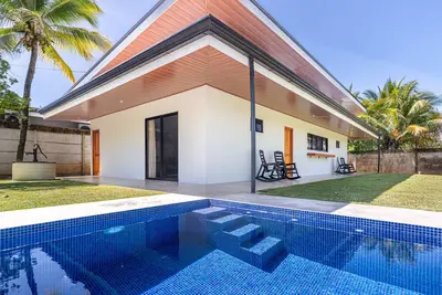 Image de New Luxury 2 Bedroom with Pool in Uvita. Minutes from national park & beach.