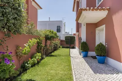Image de Villa in Cascais with Heated Jacuzzi & Sauna! 5mins to Guincho Beach!