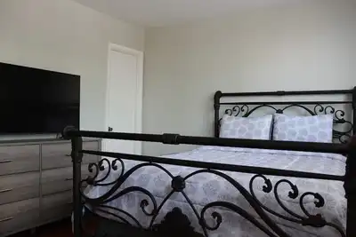 Image de Cozy 3 Bedroom/Great Location! Parking incl.