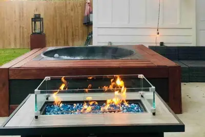 Image de Hot Tub Getaway At The Golden Palms On Chamberlain