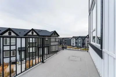 Image de Spacious 3 Br Corner Townhome in Evanston Park!