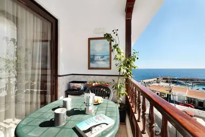 Image de Appartement de vacances 'Apartamento El Descanso' avec vue sur la mer, piscine partagée et Wi-Fi