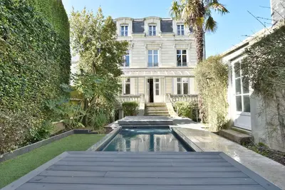 Image de Hôtel particulier en hypercentre avec piscine