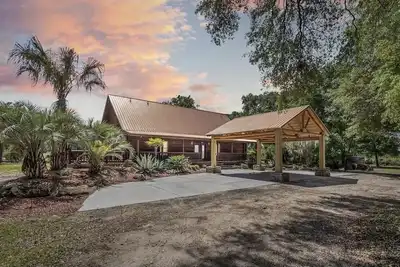 Image de 2 story Florida Cypress Cabin