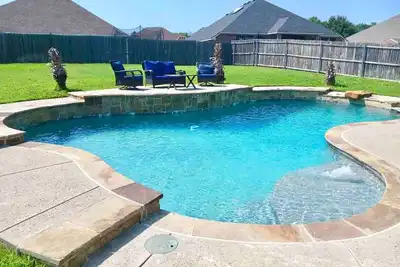 Image de Spacious 6-bedroom house with pool and hot tub and theater room next to stadium!