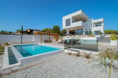Image de New villa with private pool with sea view