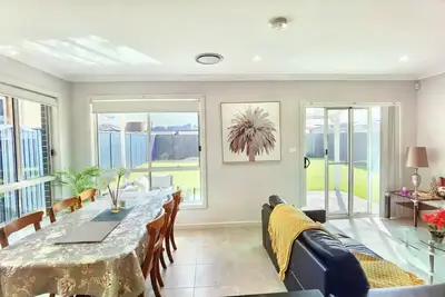Image de Delightful 2-level home in Bardia