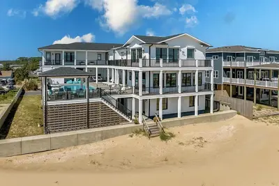 Image de Black Tie Beachy | Oceanfront, Private Pool, Theater Room